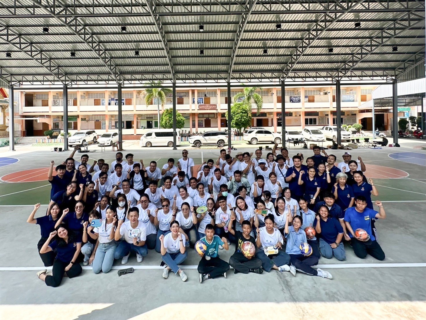 กิจกรรม ทาสีสนามกีฬา โรงเรียนวัดใหญ่